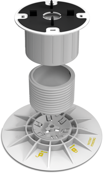 Das Terrassensystem-Gestell von SOLID erleichtert das Verlegen von Outdoor-Fliesen.